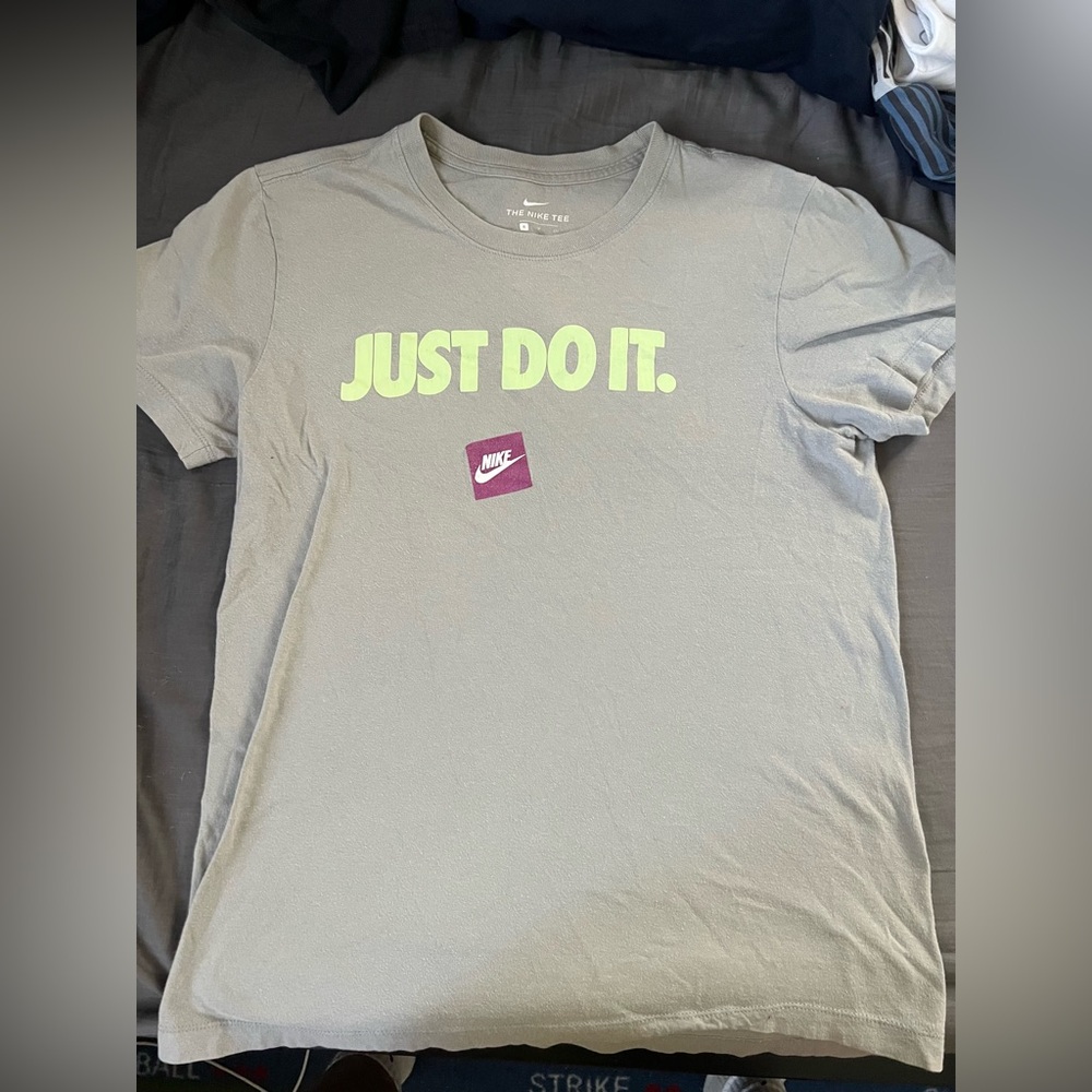 Men’s Nike Shirt